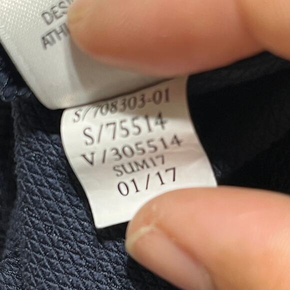 Athleta Women's Navy Blue Midtown Drawstring Cuffed Travel Shorts Size 6 - Picture 6 of 10